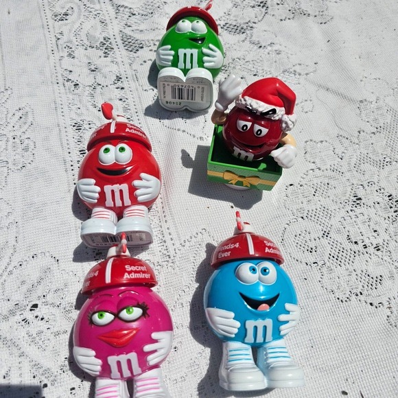 Set Of‎ 4 M&M's Candy Containers Valentine/1 bobble head - Picture 1 of 6